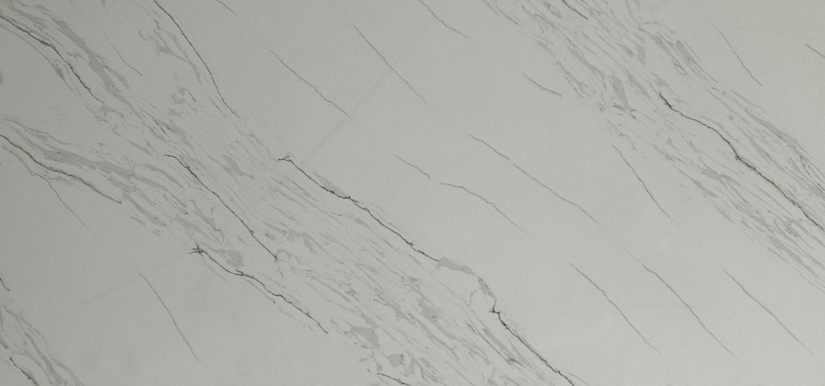 Marble-patterned surface with gray and white colors